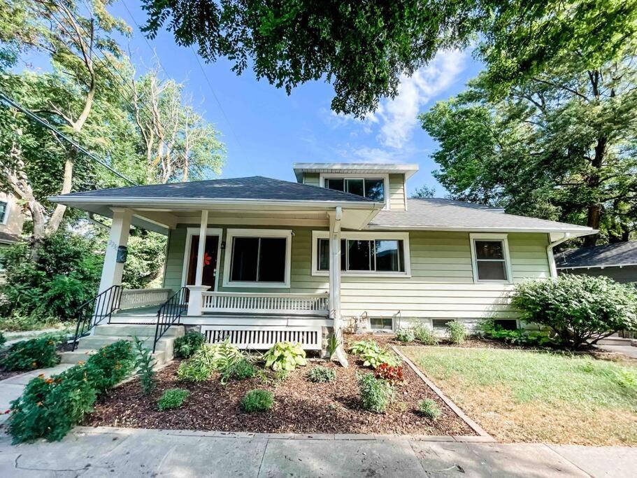 B St. Bungalow - Charming 6 Bd In Heart Of Lincoln. Walk To Gardens And Zoo, 8 Minute Drive To Campus/Downtonw Villa Exterior photo